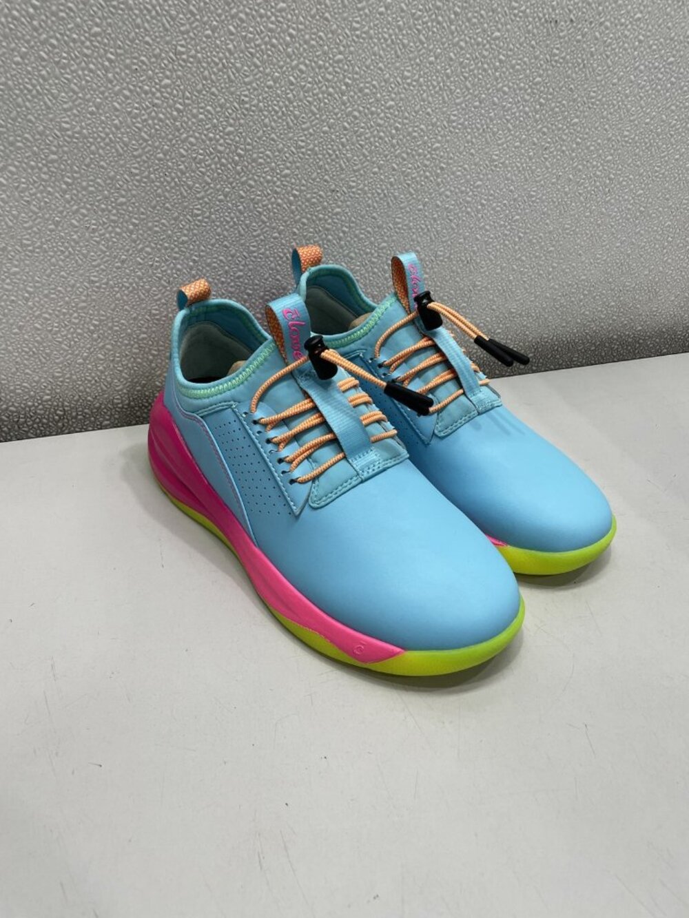 Clove Classic Supernavo Nursing Sneaker Women's US 6, Turquoise & Pink *Preowned
